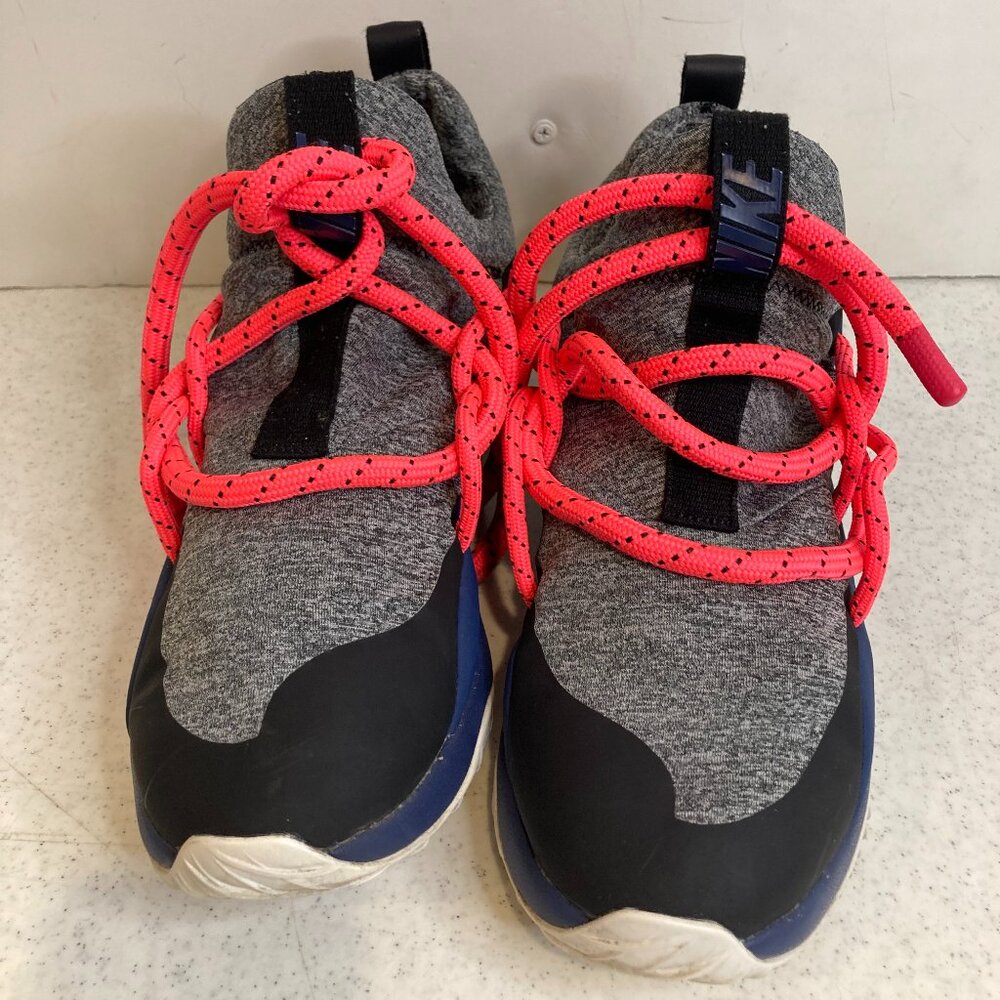 NIKE WOMENS CITY LOOP SNEAKERS SIZE 11